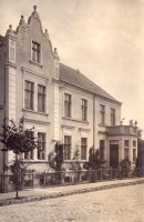 /album/strassen-und-platze/poststrasse-4-haus-nummer-13-ohne-turm-ca-1930-web-jpg/